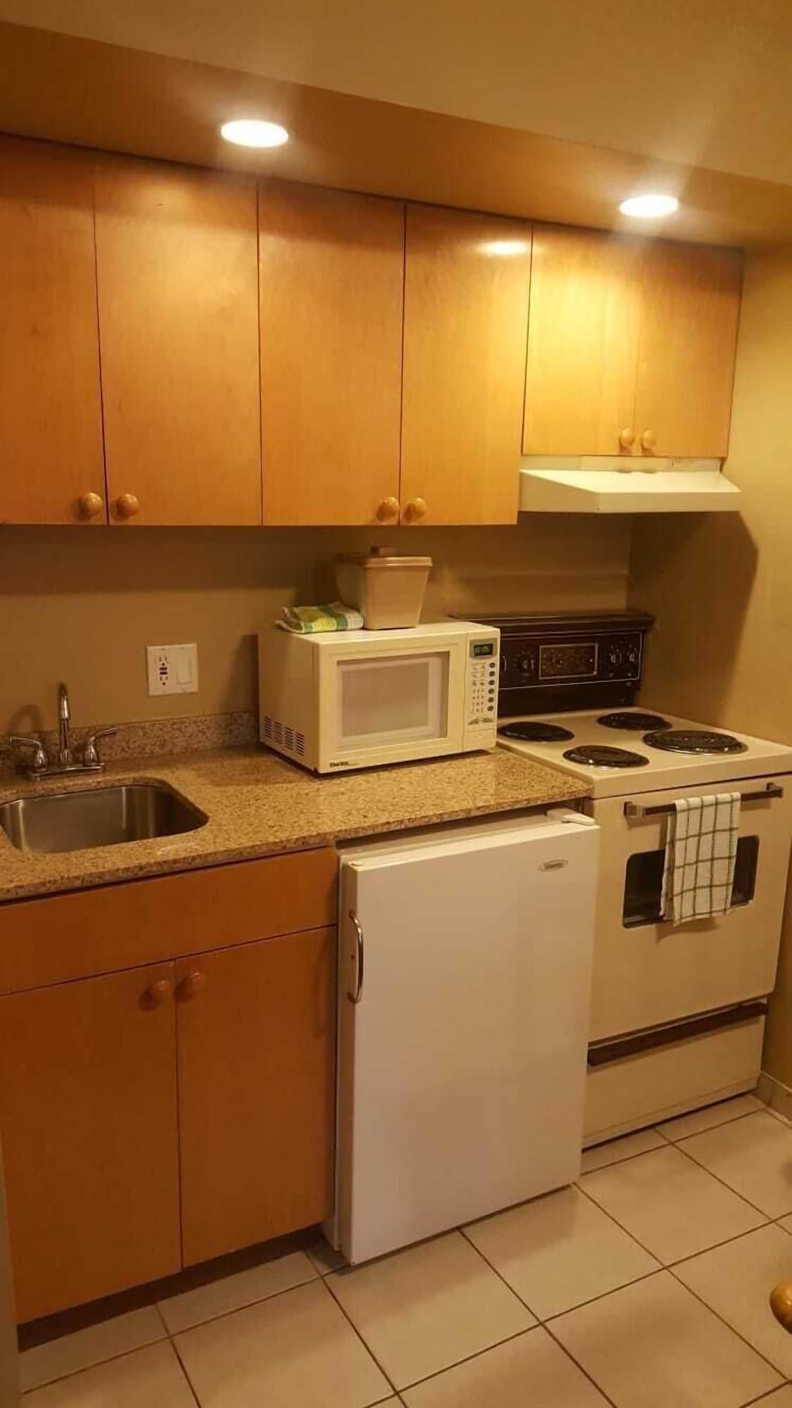 Econo Lodge Inn & Suites North Vancouver Bagian luar foto