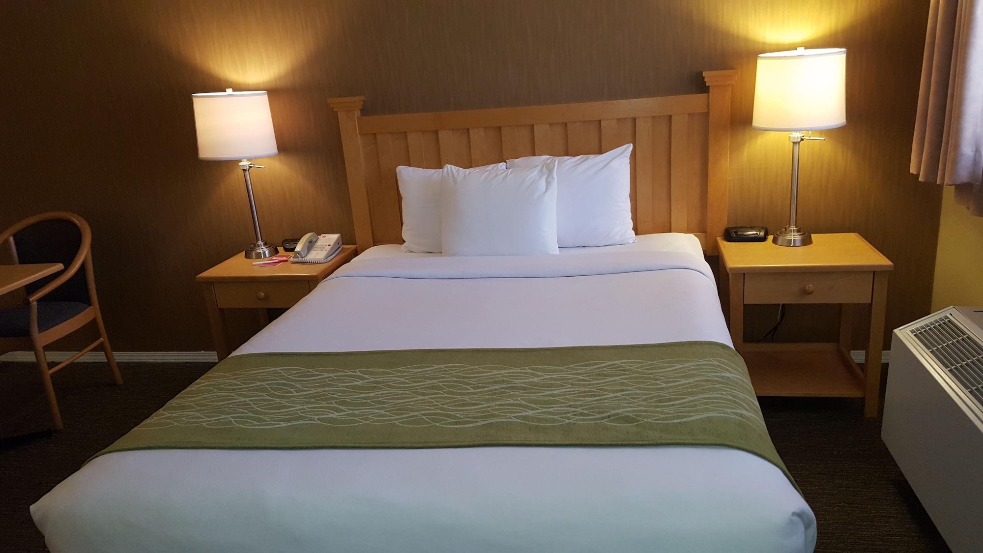 Econo Lodge Inn & Suites North Vancouver Bagian luar foto