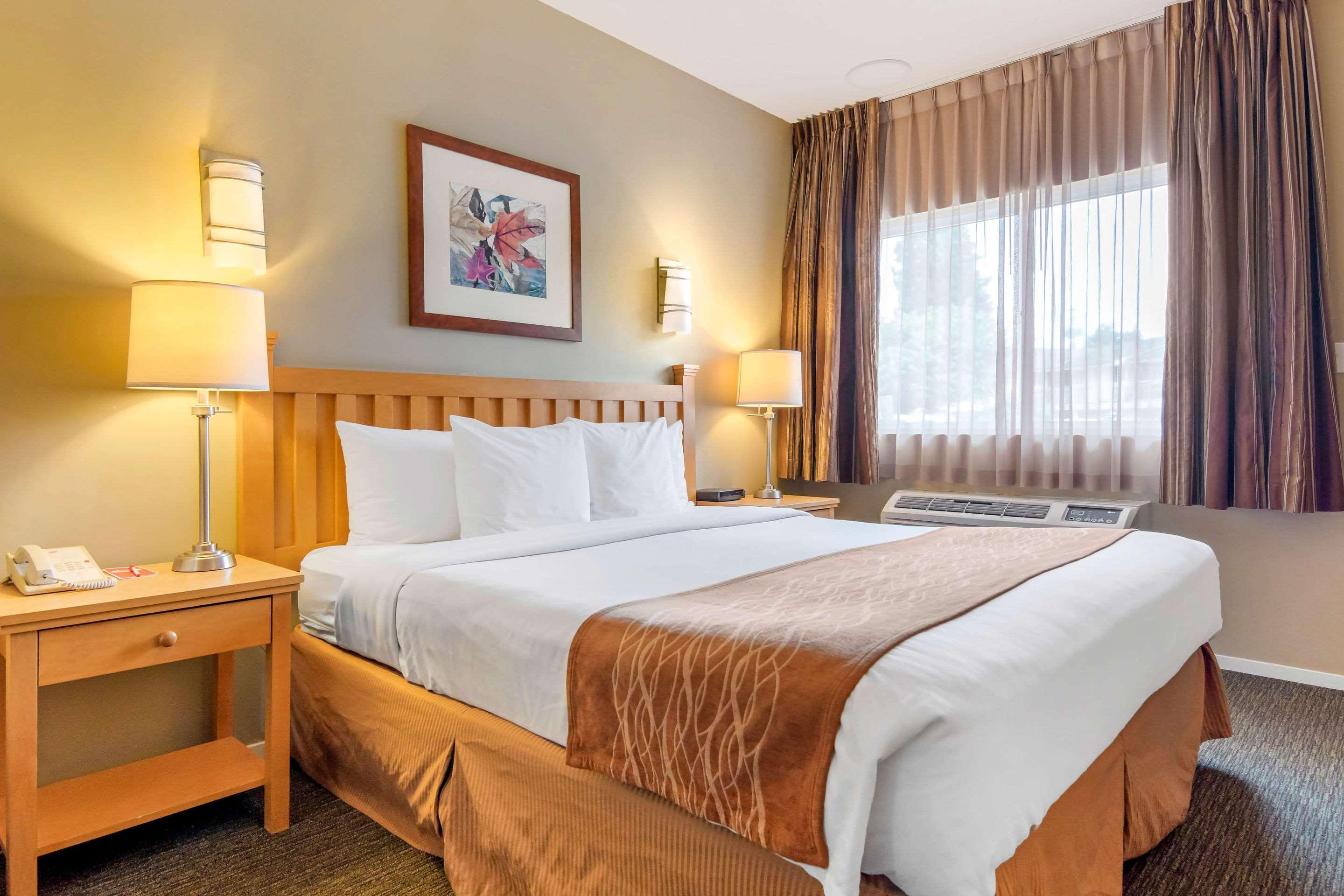 Econo Lodge Inn & Suites North Vancouver Bagian luar foto