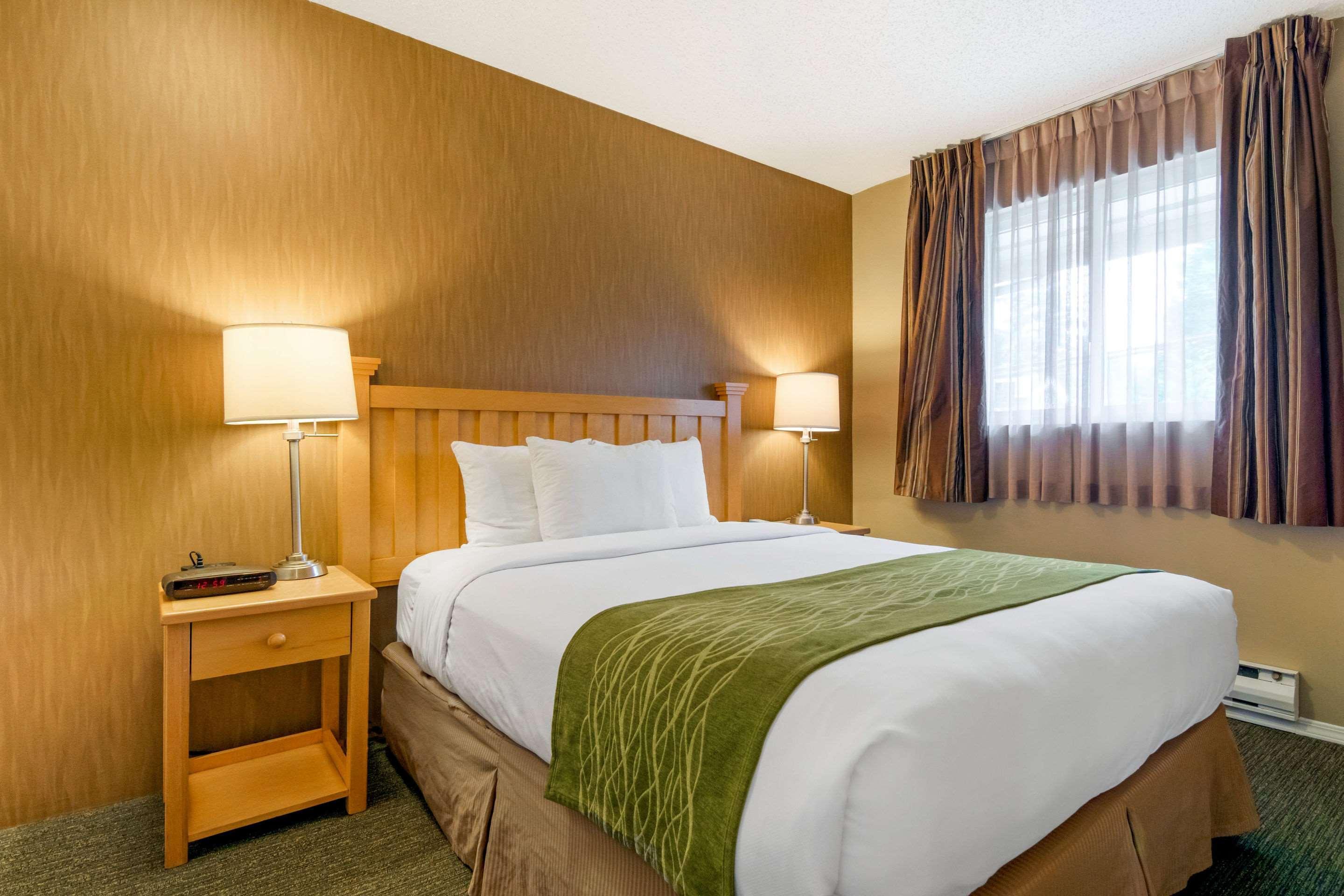 Econo Lodge Inn & Suites North Vancouver Bagian luar foto
