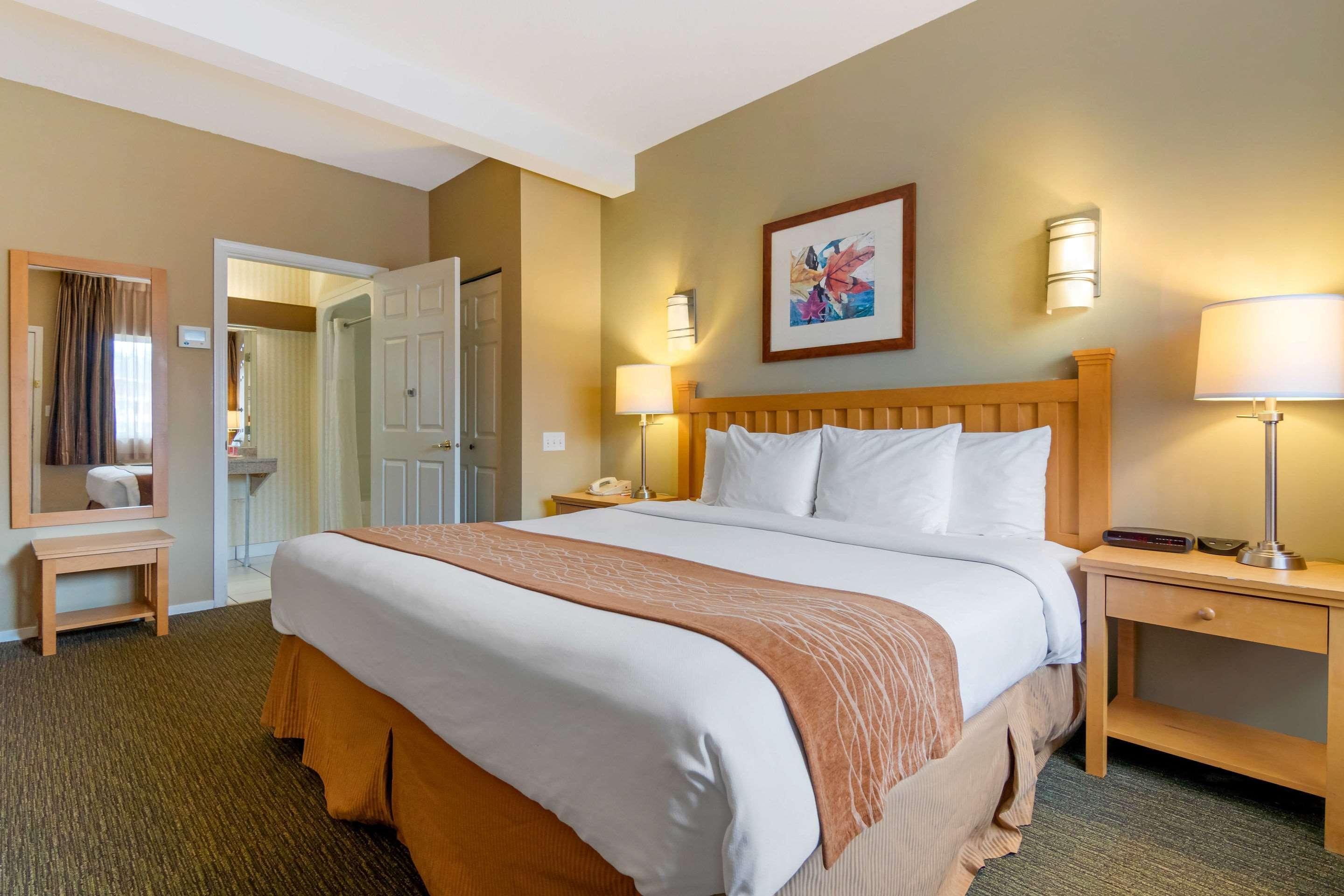 Econo Lodge Inn & Suites North Vancouver Bagian luar foto