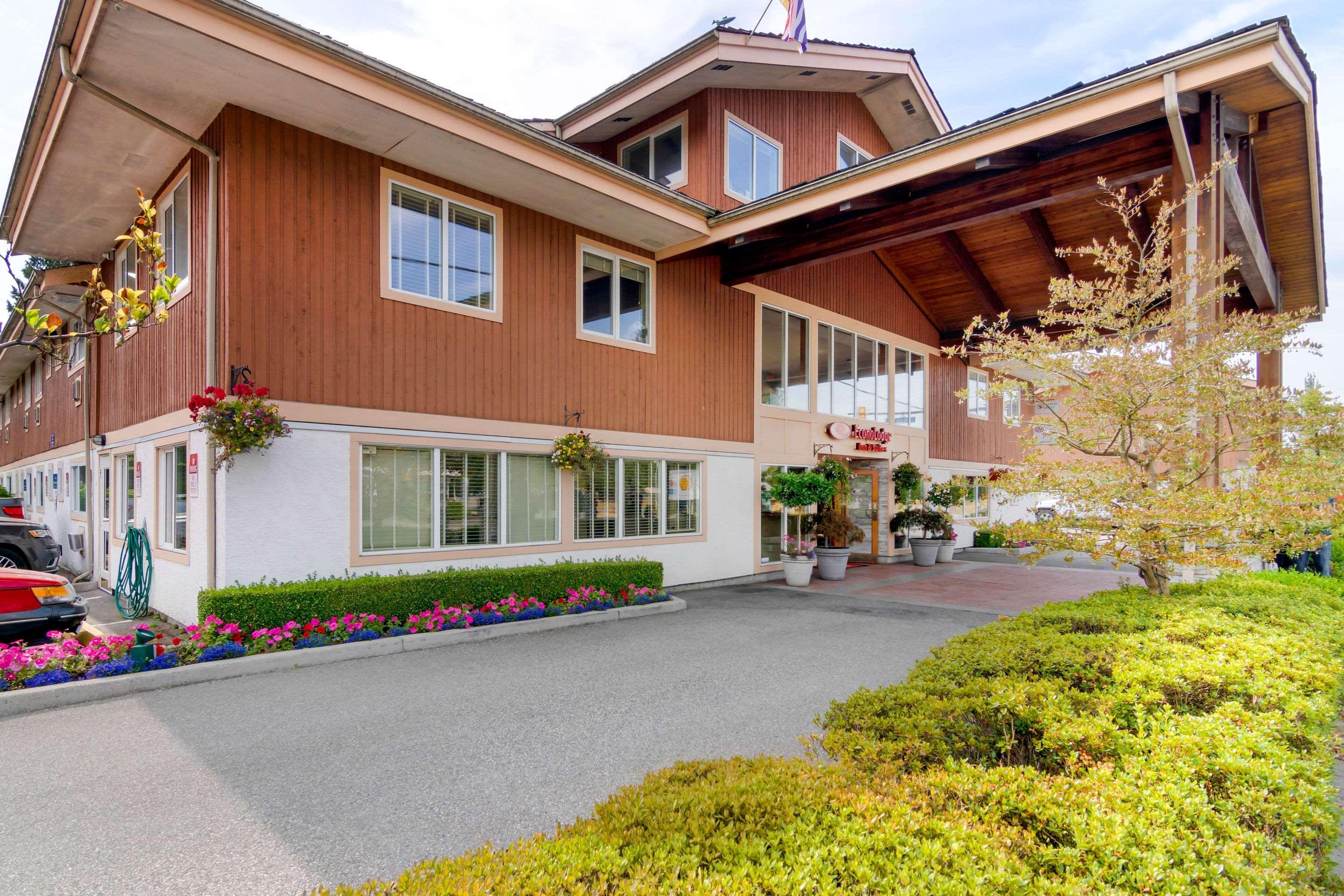 Econo Lodge Inn & Suites North Vancouver Bagian luar foto