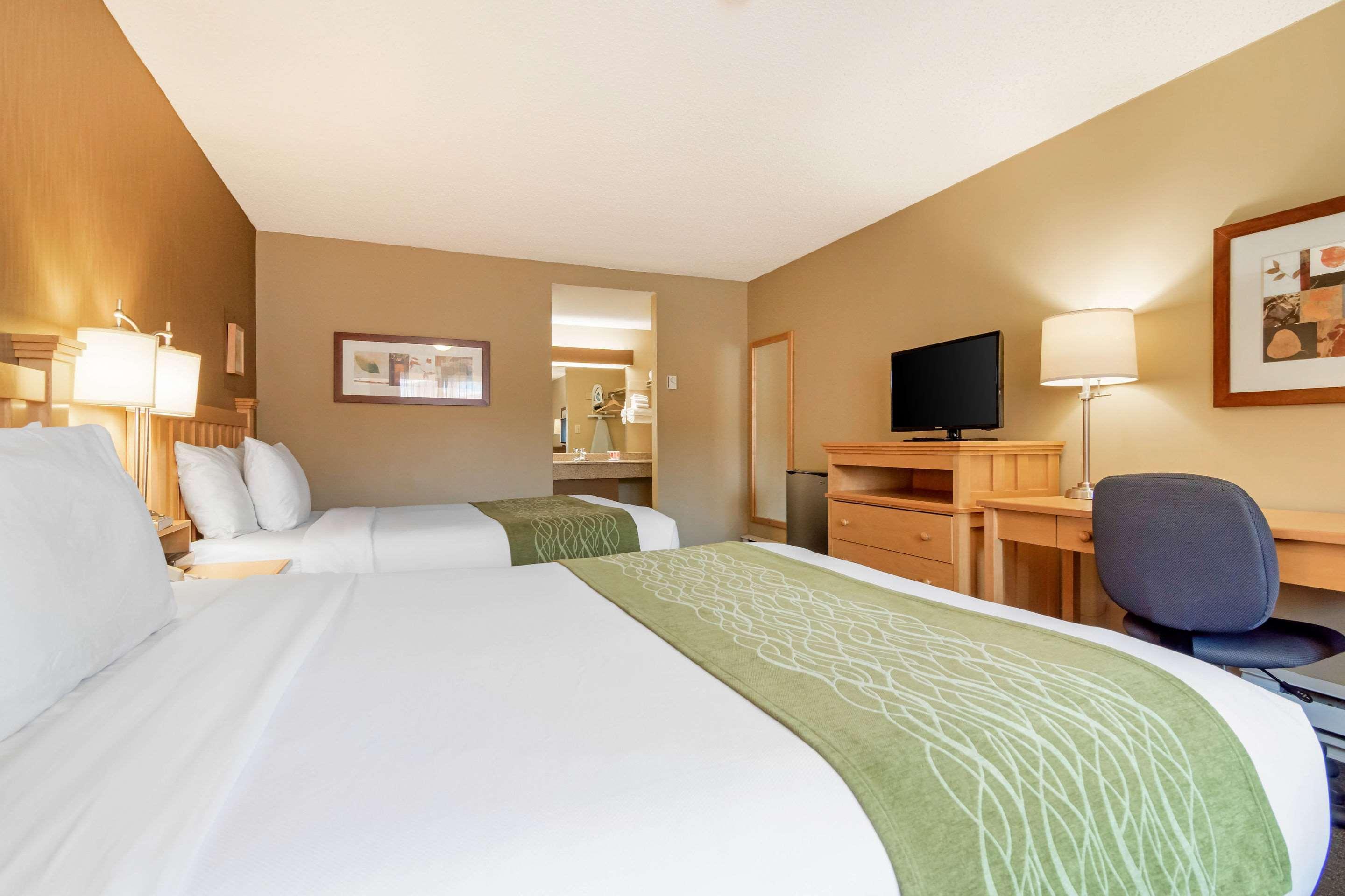 Econo Lodge Inn & Suites North Vancouver Bagian luar foto