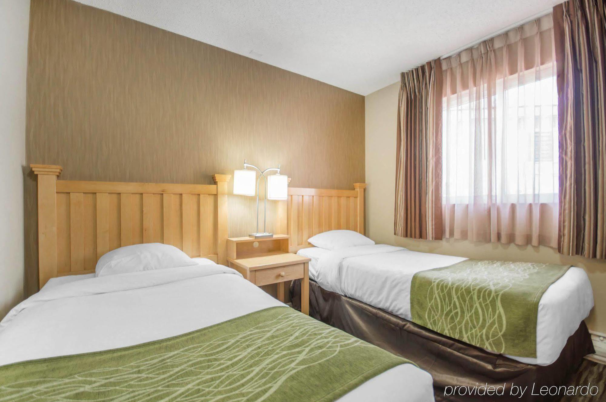 Econo Lodge Inn & Suites North Vancouver Bagian luar foto