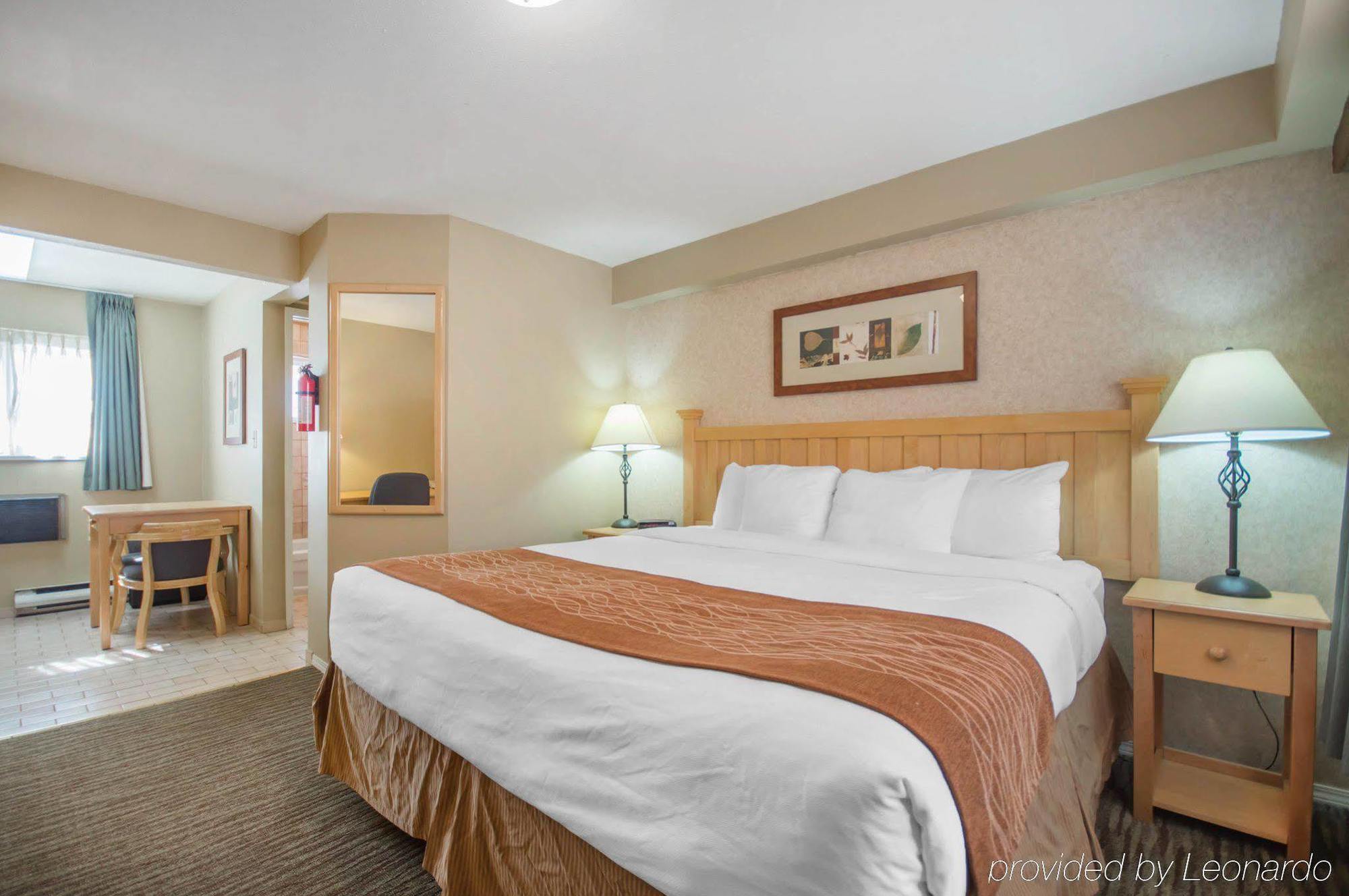 Econo Lodge Inn & Suites North Vancouver Bagian luar foto