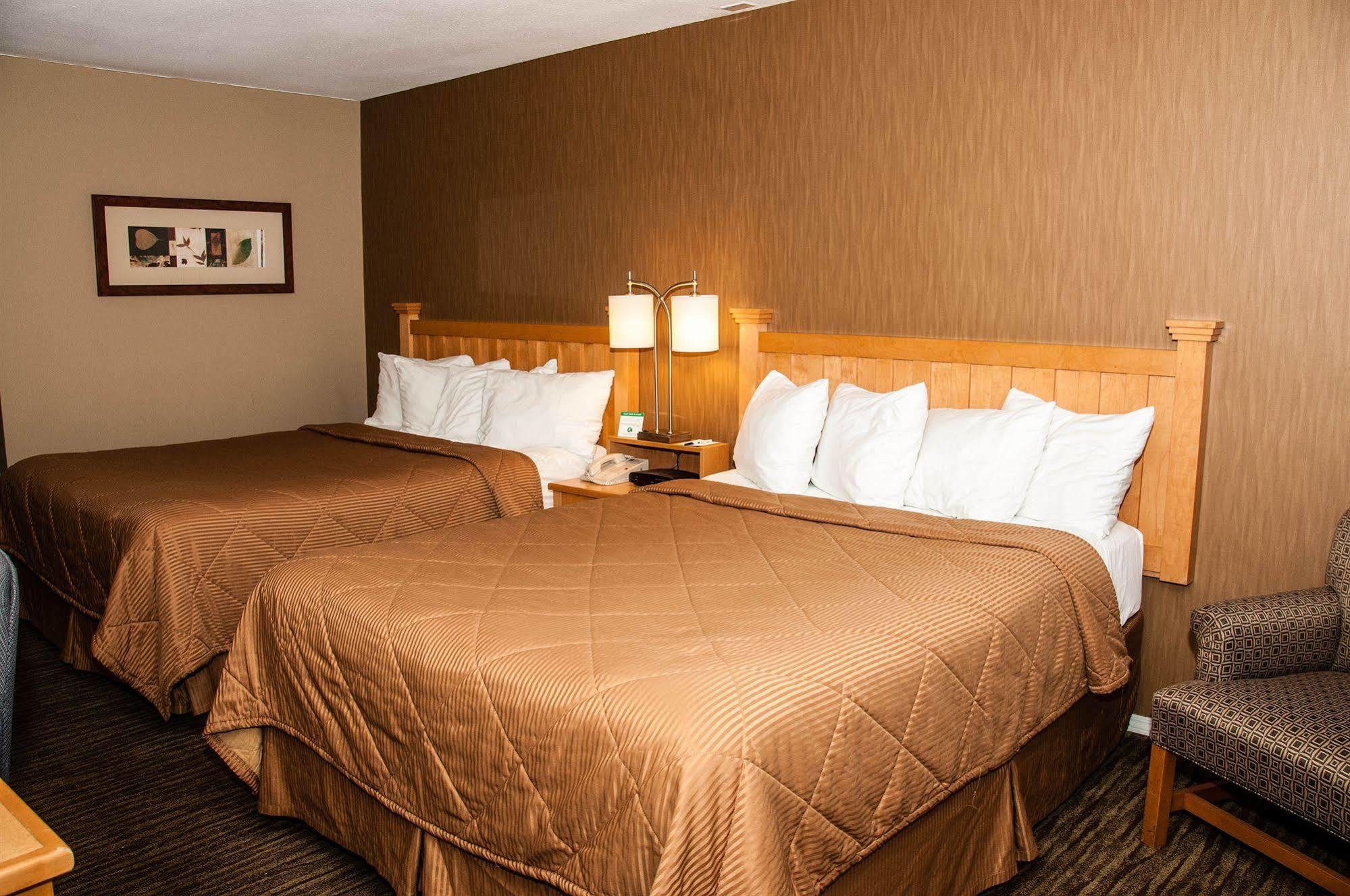 Econo Lodge Inn & Suites North Vancouver Bagian luar foto